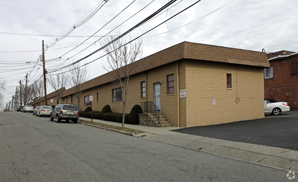 10 Dell Glen Ave, Lodi, NJ for lease - Primary Photo - Image 1 of 13