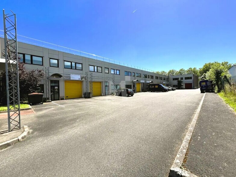 Flex in Bondoufle for lease - Building Photo - Image 2 of 8