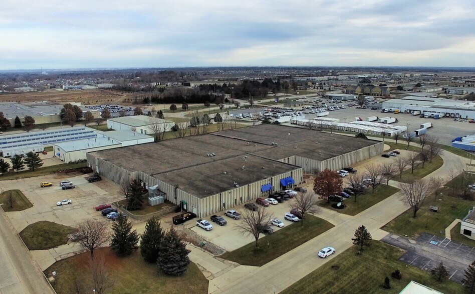 711 Enterprise Dr, Cedar Falls, IA 50613