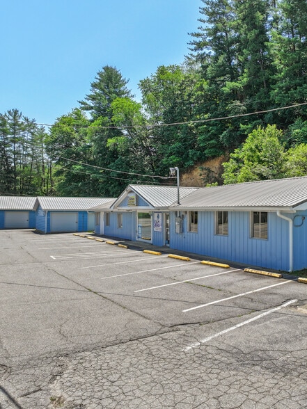 8275 Carolina Blvd, Clyde, NC for sale - Primary Photo - Image 1 of 41