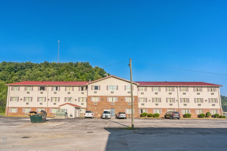 80 Shoppers Path, Prestonsburg, KY for sale - Building Photo - Image 1 of 24