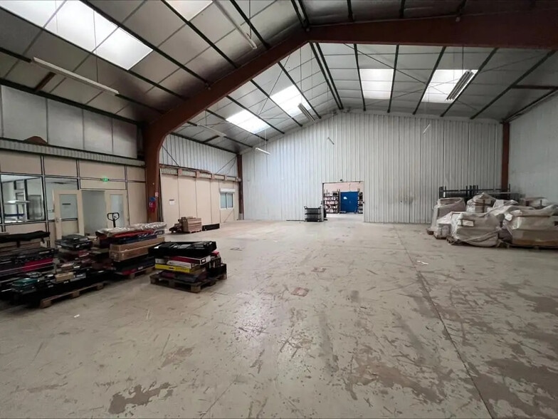 Flex in Betton for lease - Interior Photo - Image 2 of 4