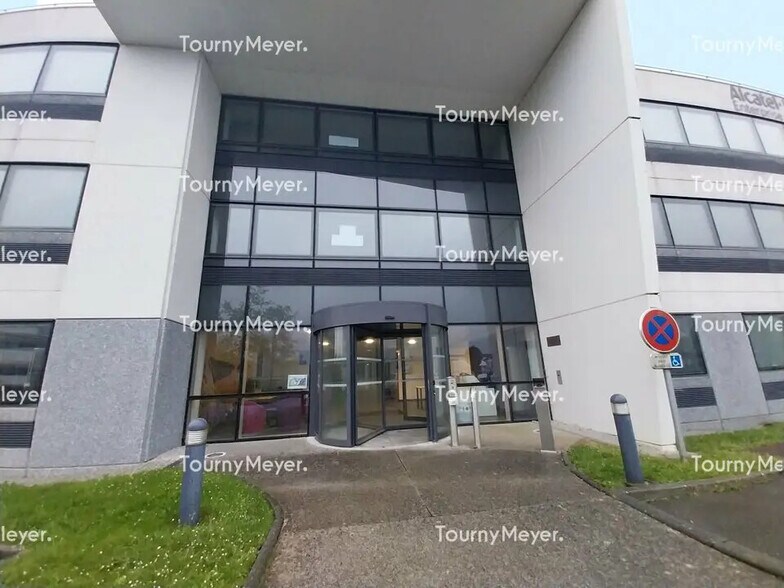 Office in Guipavas for lease - Building Photo - Image 1 of 9