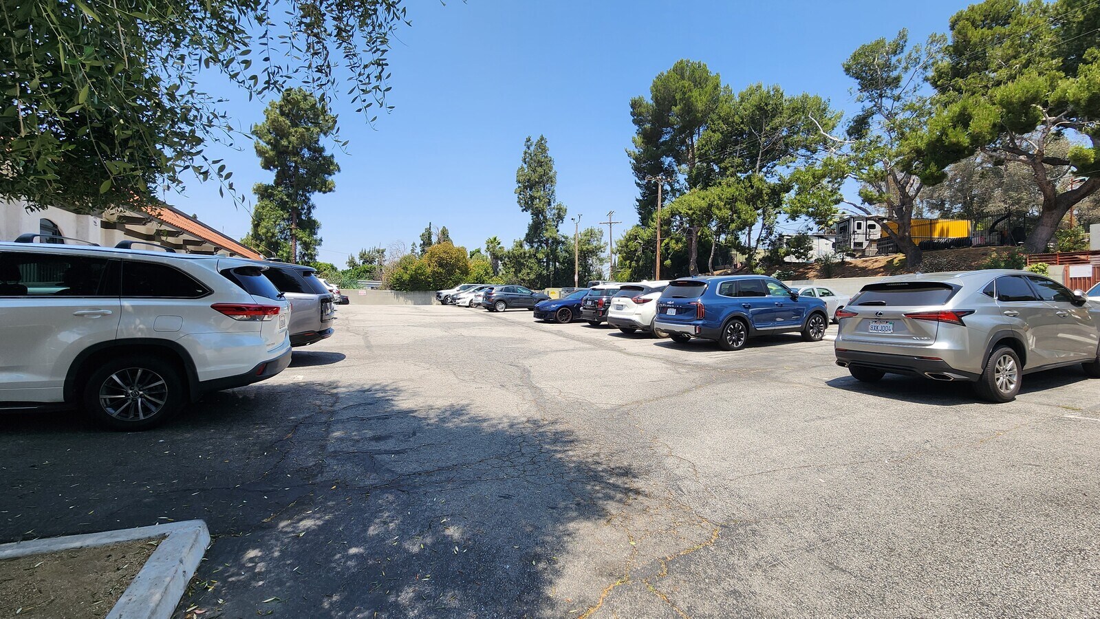 9795 Cabrini Dr, Burbank, CA 91504 Office for Lease