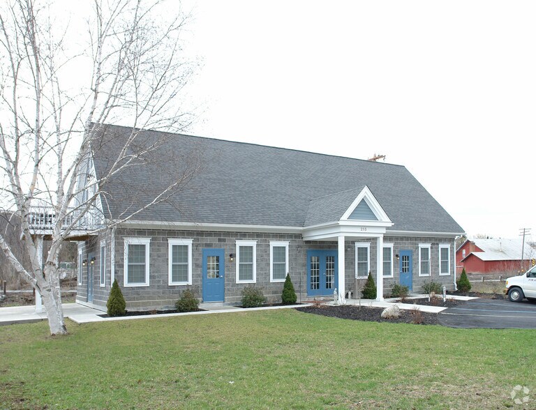 215 S Grand St, Cobleskill, NY for sale - Primary Photo - Image 1 of 1