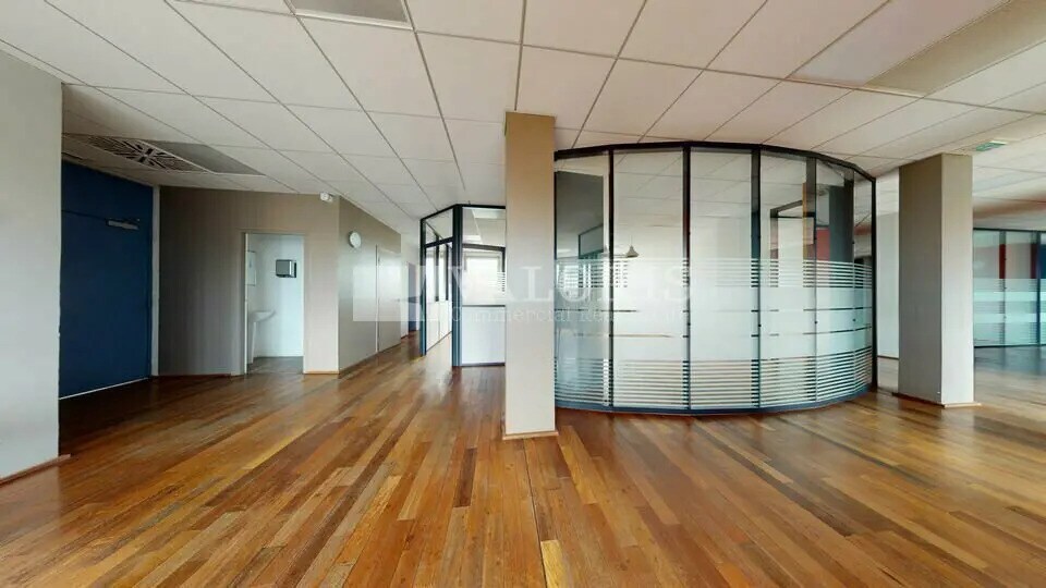 Office in Écully for lease - Interior Photo - Image 2 of 12