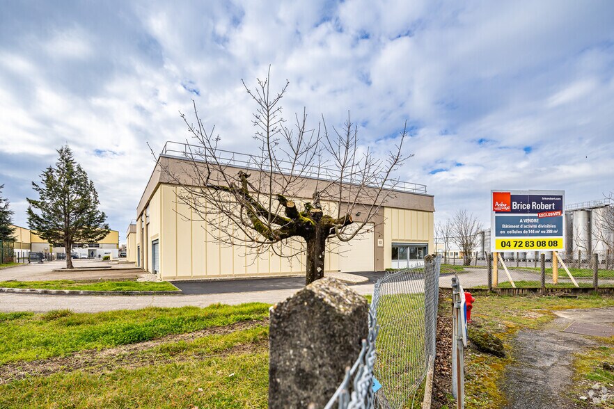 Flex in Saint-Priest for sale - Building Photo - Image 2 of 2