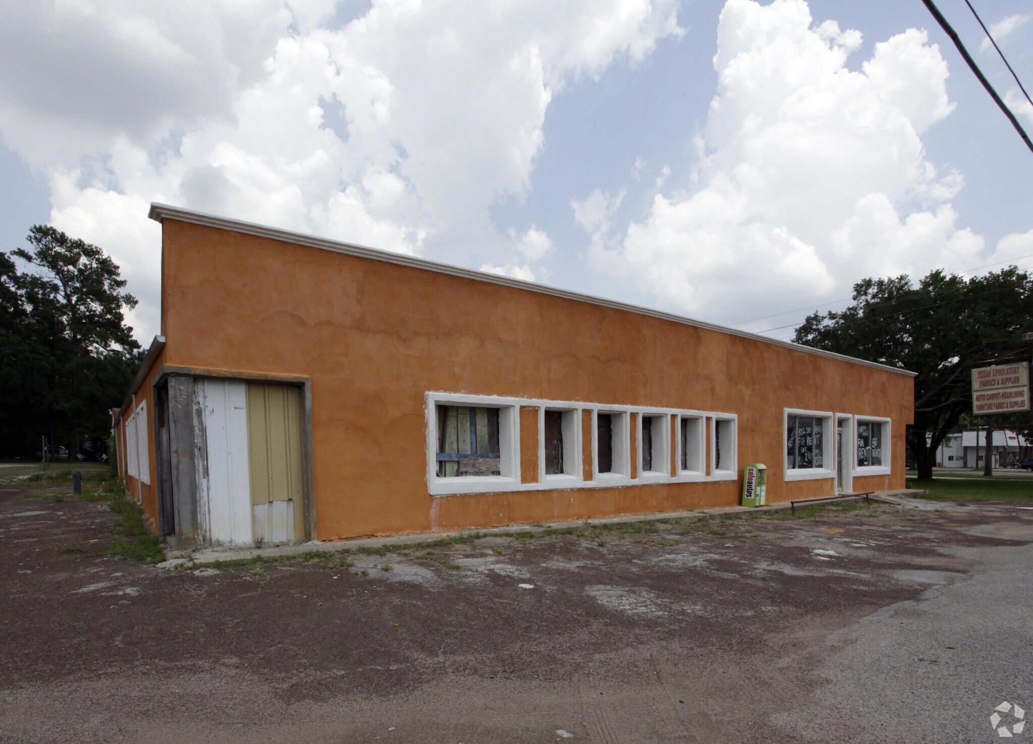 2420 N Frazier St, Conroe, TX for sale Primary Photo- Image 1 of 1