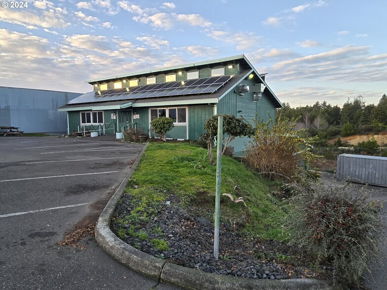 1200 Newmark Ave, Coos Bay, OR for sale - Primary Photo - Image 1 of 22