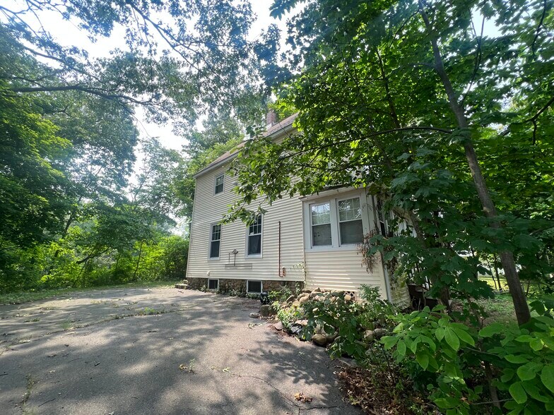 82 Hemlock St, West Haven, CT 06516 82 Hemlock Street, West Haven, CT