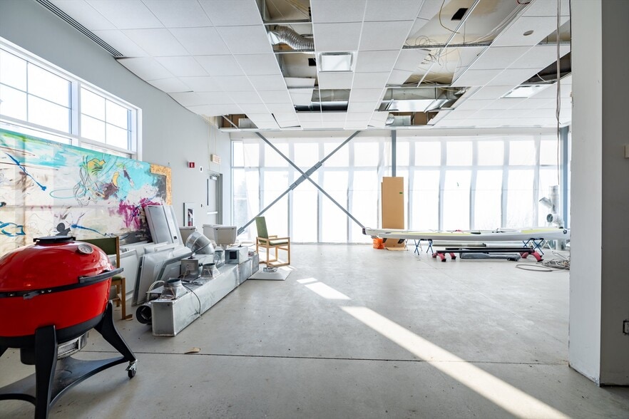 65 Rue De La Rive Droite, Bromont, QC for sale - Interior Photo - Image 3 of 14