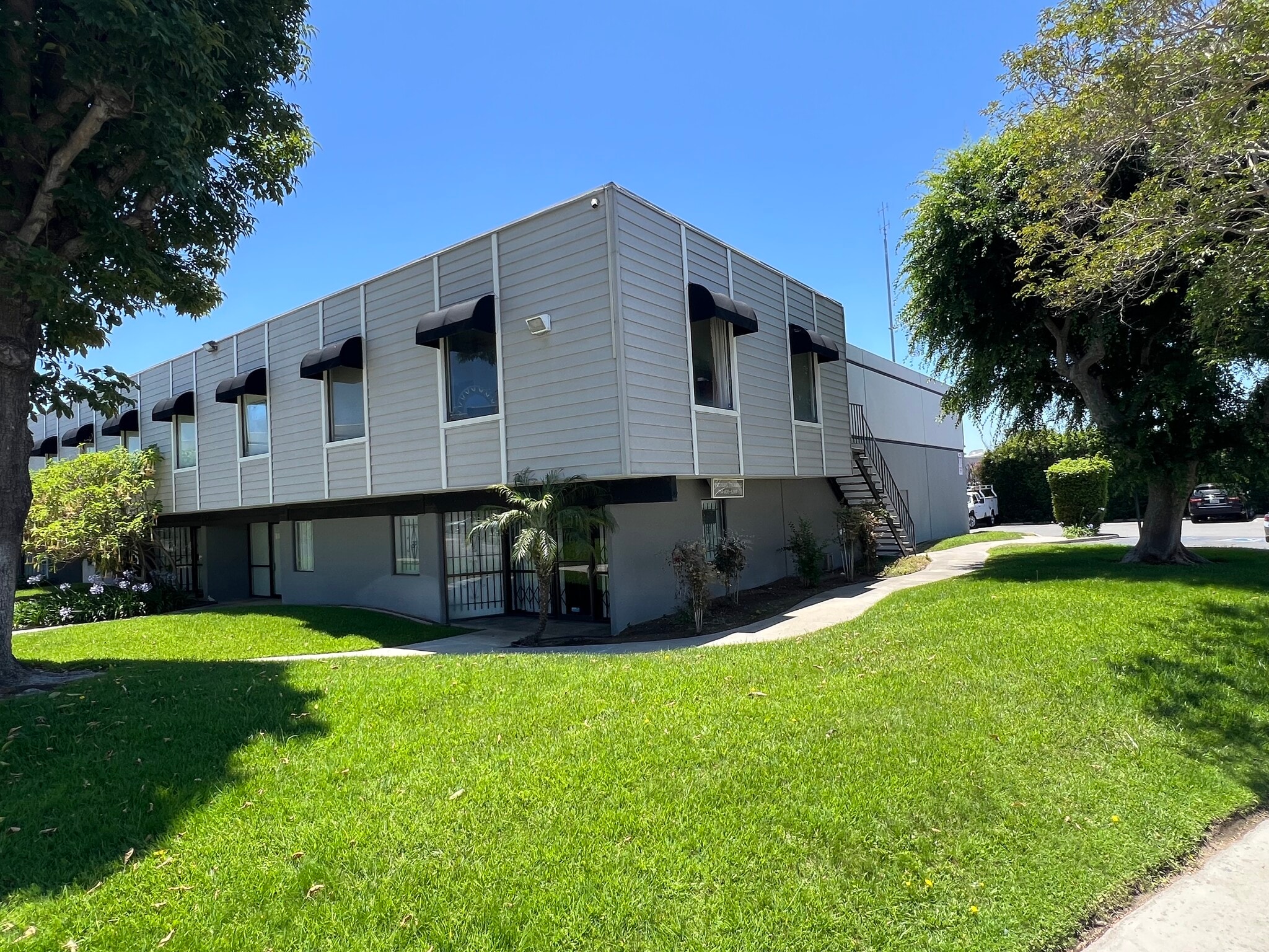 1126-1140 E Chestnut Ave, Santa Ana, CA for lease Building Photo- Image 1 of 9