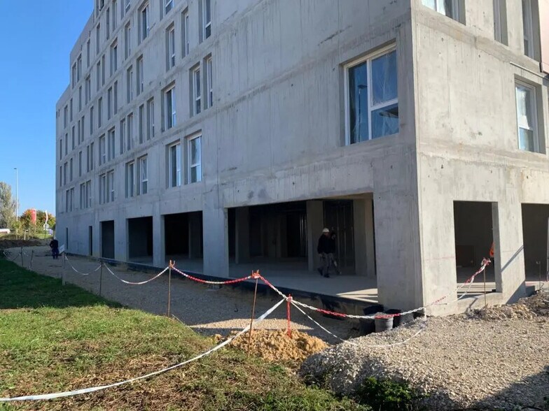 Retail in Saint-Apollinaire for sale - Building Photo - Image 2 of 9