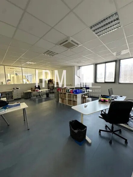 Office in Marseille for lease - Interior Photo - Image 1 of 7