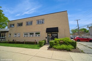 8755 Trumbull Ave, Skokie IL - Loft