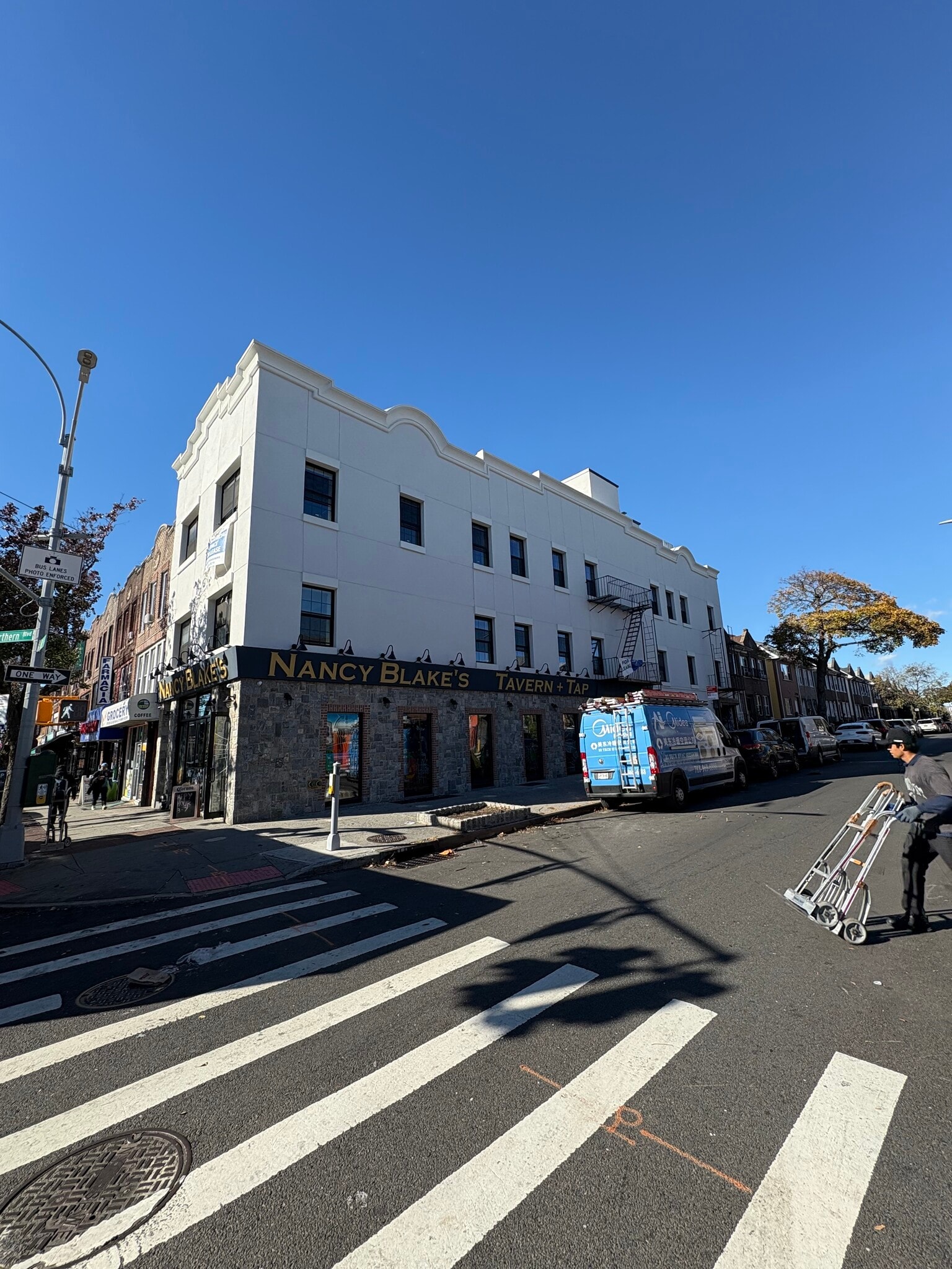 8219 Northern Blvd, Jackson Heights, NY for lease Building Photo- Image 1 of 9