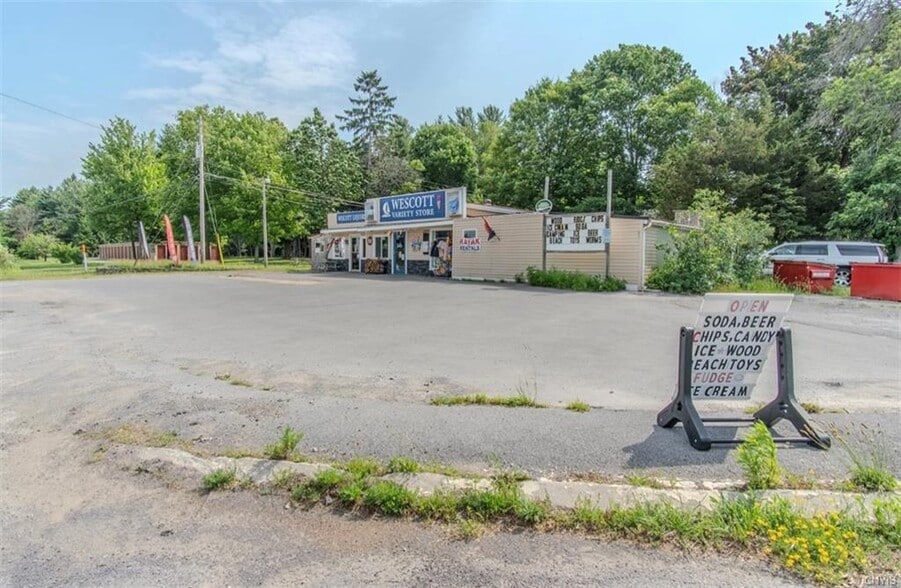 12559-561 Ridge Rd, Sackets Harbor, NY for sale - Building Photo - Image 3 of 22