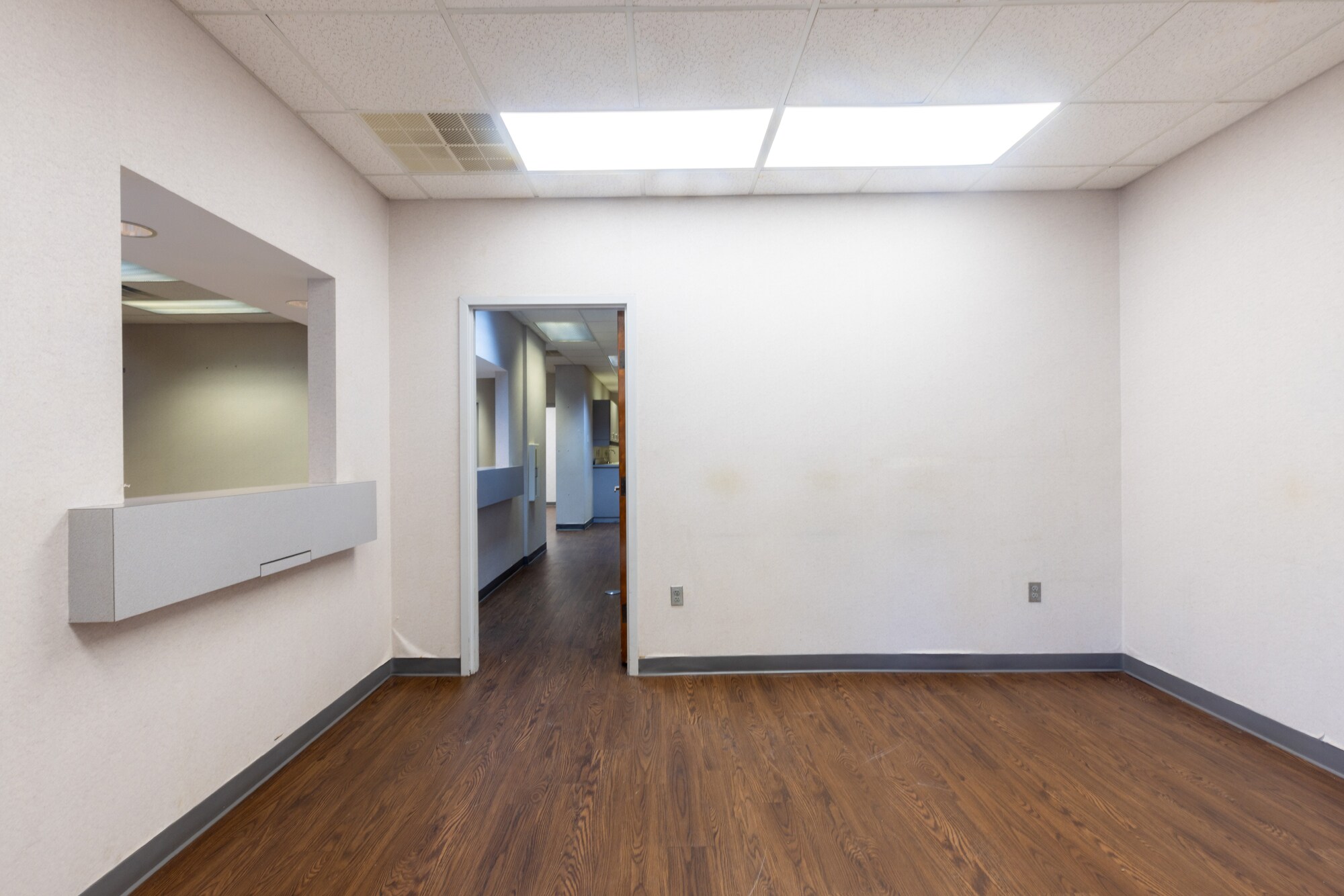 Suite H Interior Photo 12