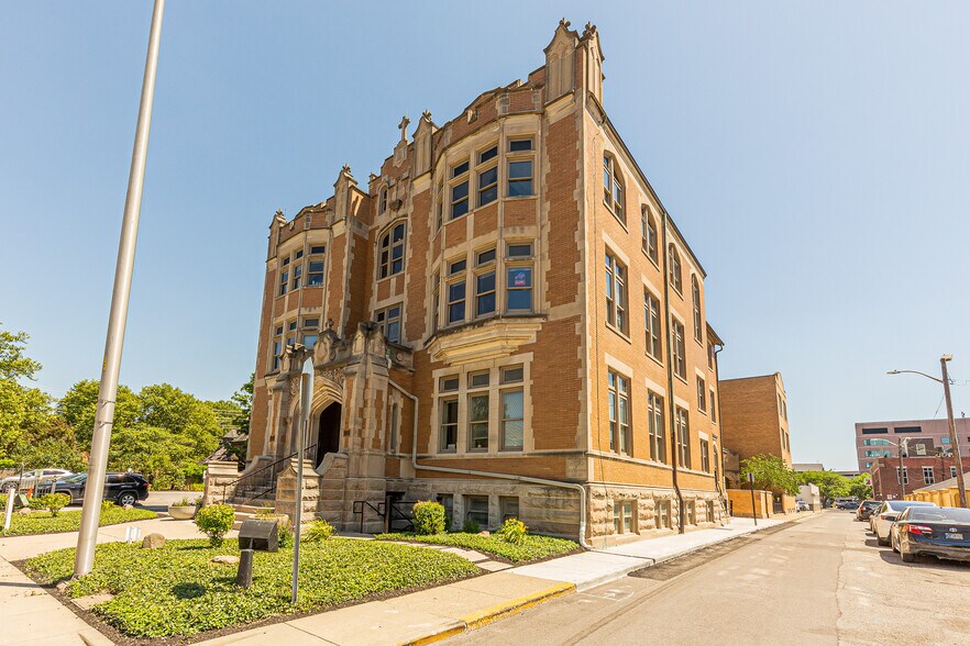 429 E Vermont St, Indianapolis, IN 46202 The Academy at Lockerbie