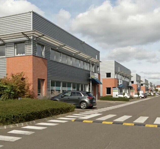 Flex in Le Blanc-Mesnil for lease - Building Photo - Image 3 of 3