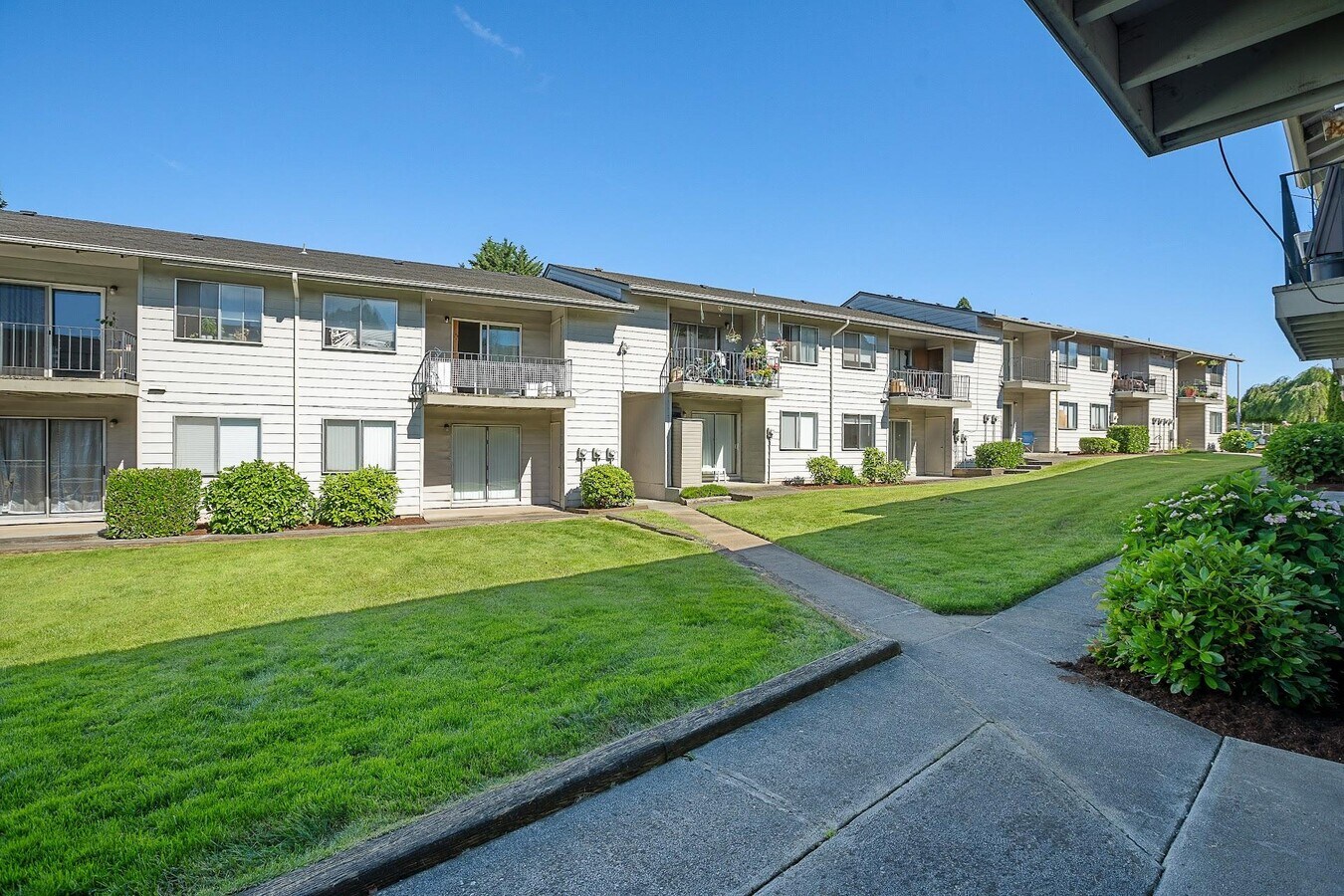 12800 NE Sandy Blvd, Portland, OR 97230