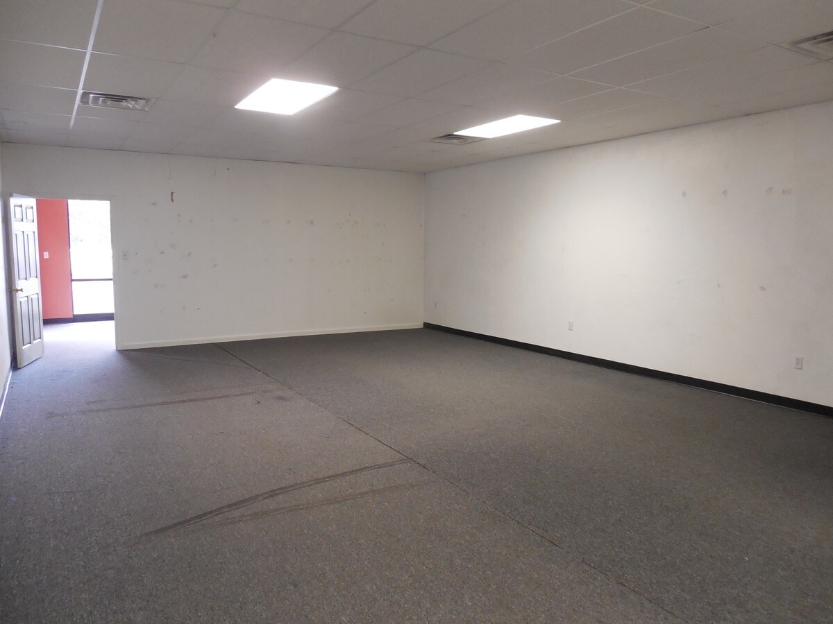 141 S Nicholas Rd, Nixa, MO 65714