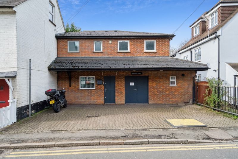 61 Waterside, Chesham for lease Primary Photo- Image 1 of 2