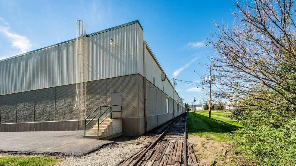 5850 W 80th St, Indianapolis, IN for lease - Building Photo - Image 3 of 29