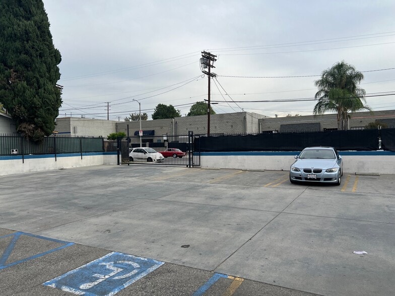 8803-8811 Amigo Ave, Northridge, CA for lease - Building Photo - Image 3 of 18