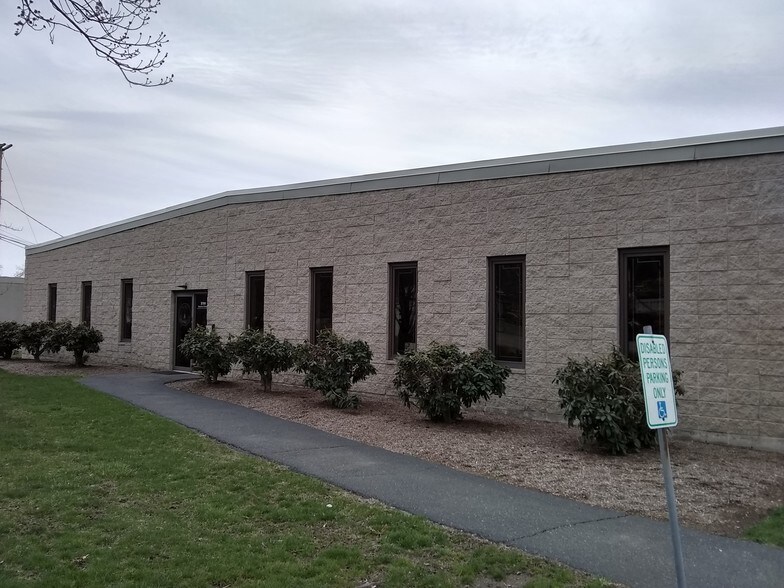 310 South St, Plainville, MA 02762