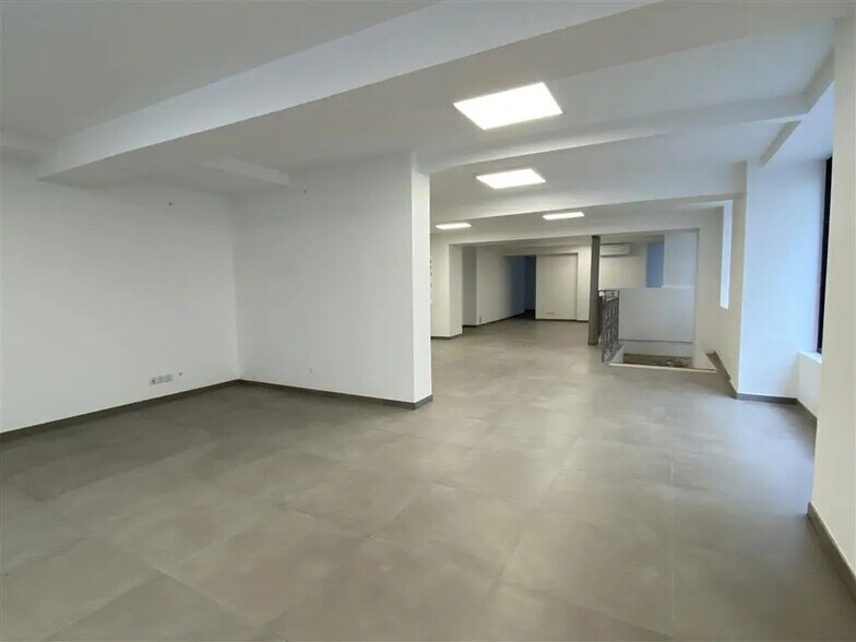 Office in Paris for sale - Building Photo - Image 3 of 7