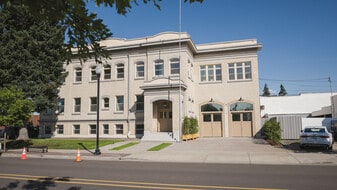 550 N 1st St, Woodburn OR - Brewery