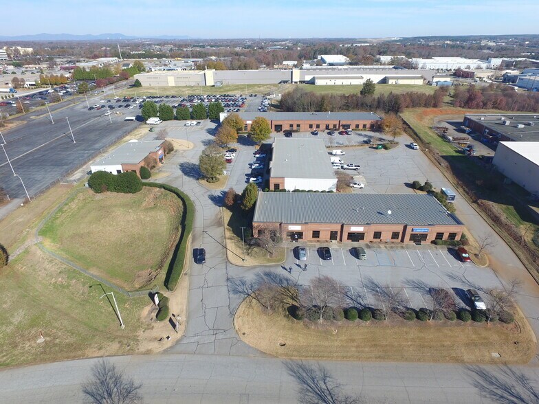 18 Brozzini Ct, Greenville, SC for lease - Building Photo - Image 3 of 35