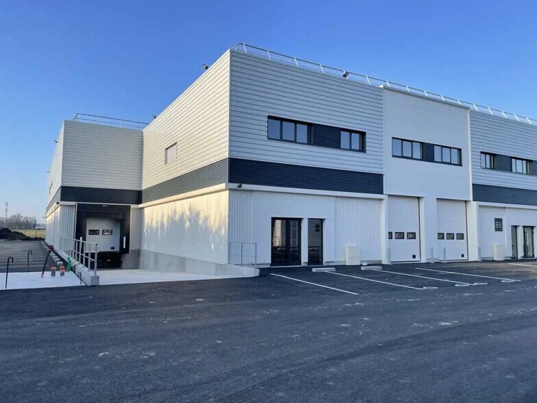 Flex in Saint-Aignan-Grandlieu for lease - Building Photo - Image 3 of 7