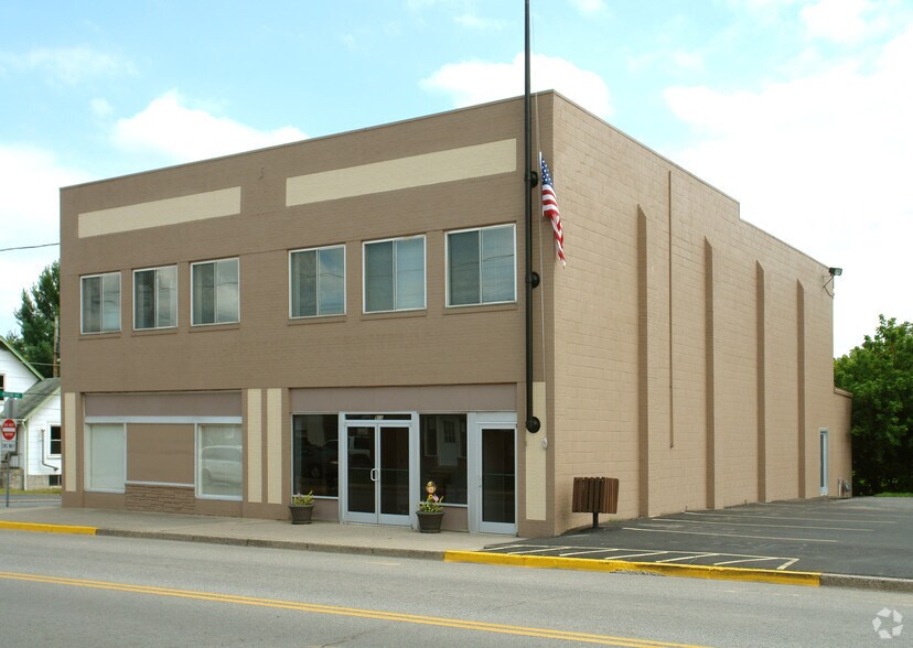 912 E Main St, Oak Hill, WV for sale - Primary Photo - Image 1 of 1