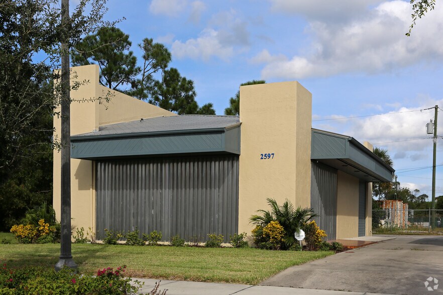 2597 SE Delmar St, Stuart, FL for sale - Primary Photo - Image 1 of 1