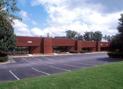 2046 W Park Pl, Stone Mountain, GA for lease - Building Photo - Image 1 of 5