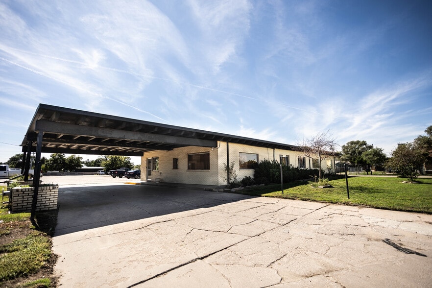 1408 Buffalo Jones Ave, Garden City, KS for sale - Building Photo - Image 1 of 1