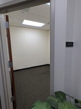 450 Airport Rd, Elgin, IL for lease Building Photo- Image 2 of 2