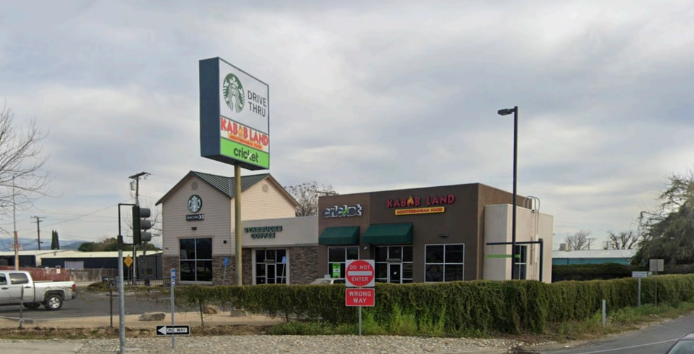 947 W Olive Ave, Porterville, CA for lease - Building Photo - Image 1 of 12