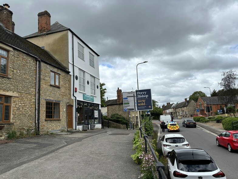 35 Marlborough St, Faringdon for lease - Building Photo - Image 3 of 4