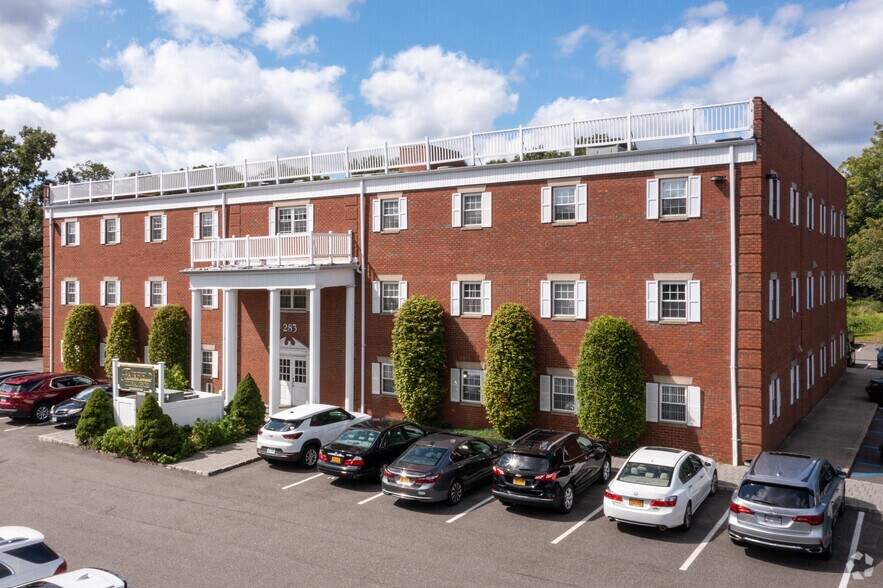 283 Commack Rd, Commack, NY for lease - Primary Photo - Image 1 of 5