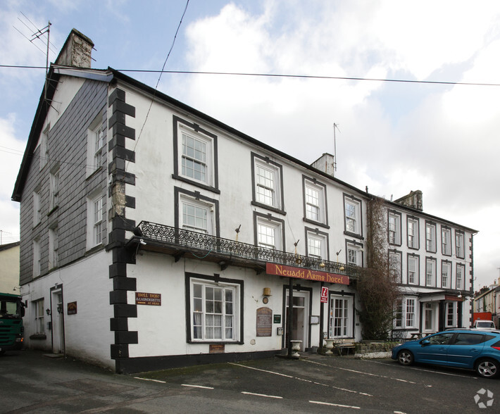 The Square, Llanwrtyd Wells for sale - Primary Photo - Image 1 of 4