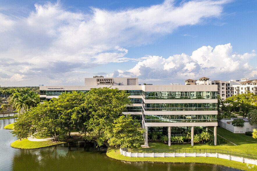 600 N Pine Island Rd, Plantation, FL for lease - Building Photo - Image 3 of 17