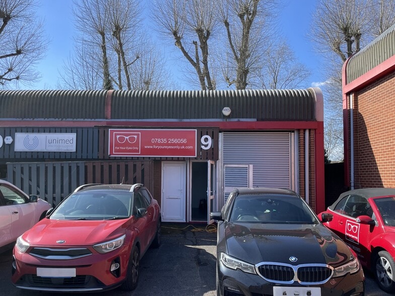 Dogflud Way, Farnham for lease - Primary Photo - Image 1 of 9