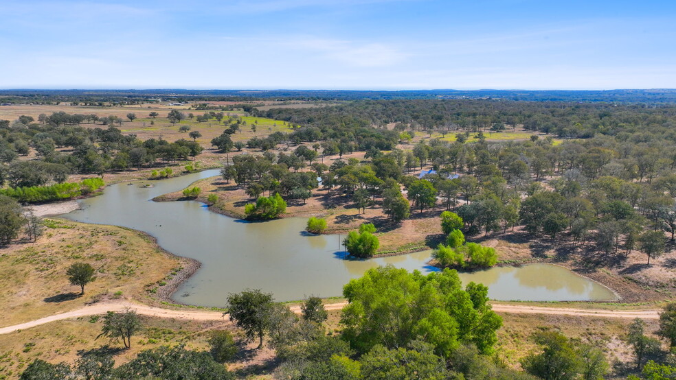 5501 Old Colony Line Rd, Lockhart, TX for sale - Primary Photo - Image 1 of 42