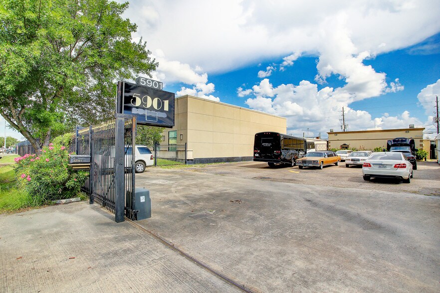 5901 Schumacher Ln, Houston, TX 77057 | LoopNet