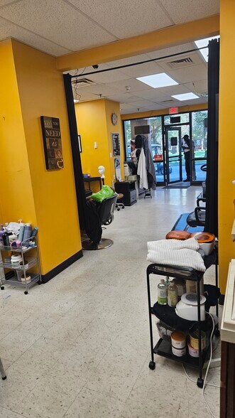 21 Harbor Point Blvd, Dorchester, MA for lease - Interior Photo - Image 3 of 7