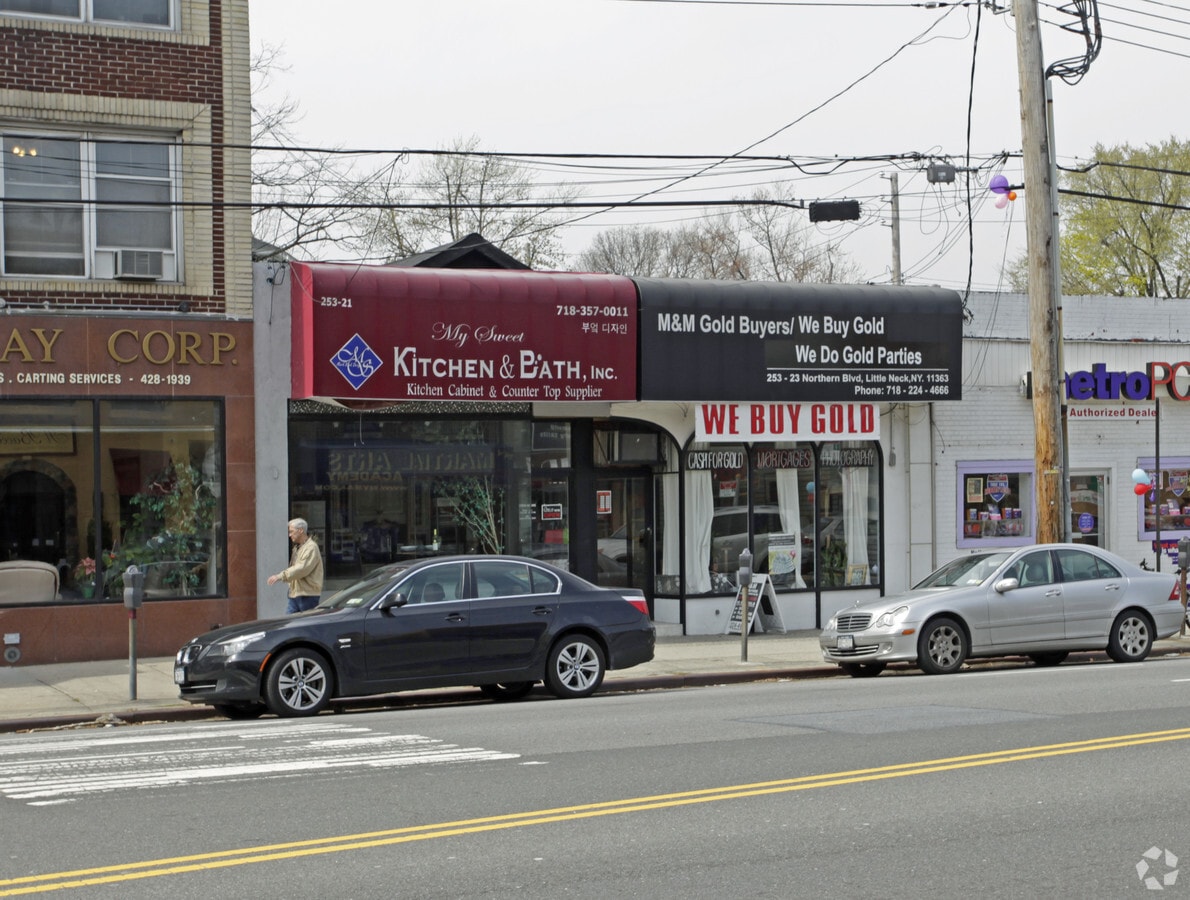 25321 Northern Blvd, Little Neck, NY 11362