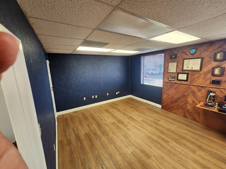 5105 Martin Dr, Rowlett, TX for lease - Building Photo - Image 3 of 5